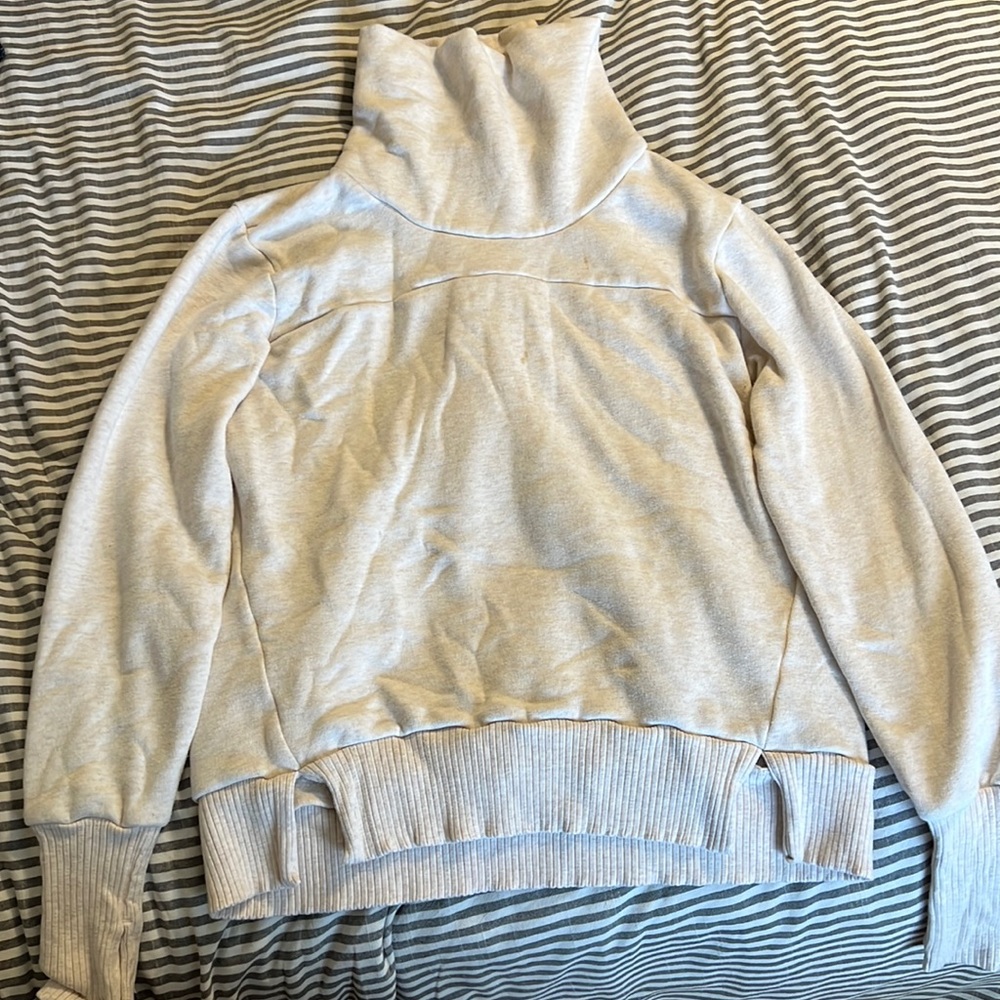 Alo sweatshirt